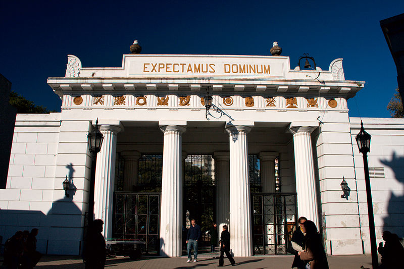 FACHADA CEMENTERIO LA RECOLETA